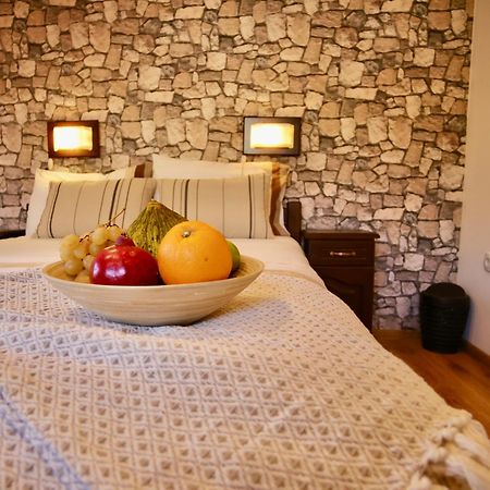 Iliikova House Hotel คาโลเฟอร์ ภายนอก รูปภาพ