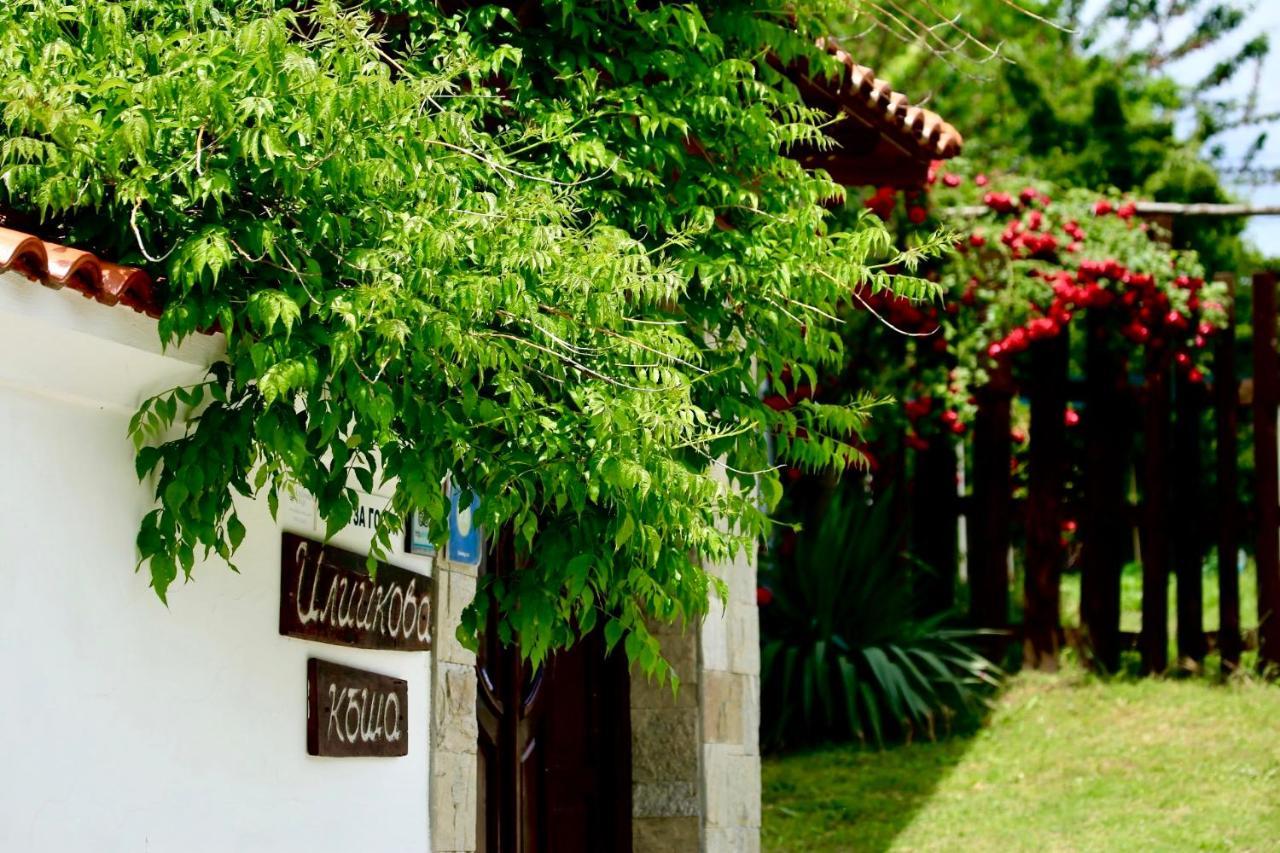 Iliikova House Hotel คาโลเฟอร์ ภายนอก รูปภาพ
