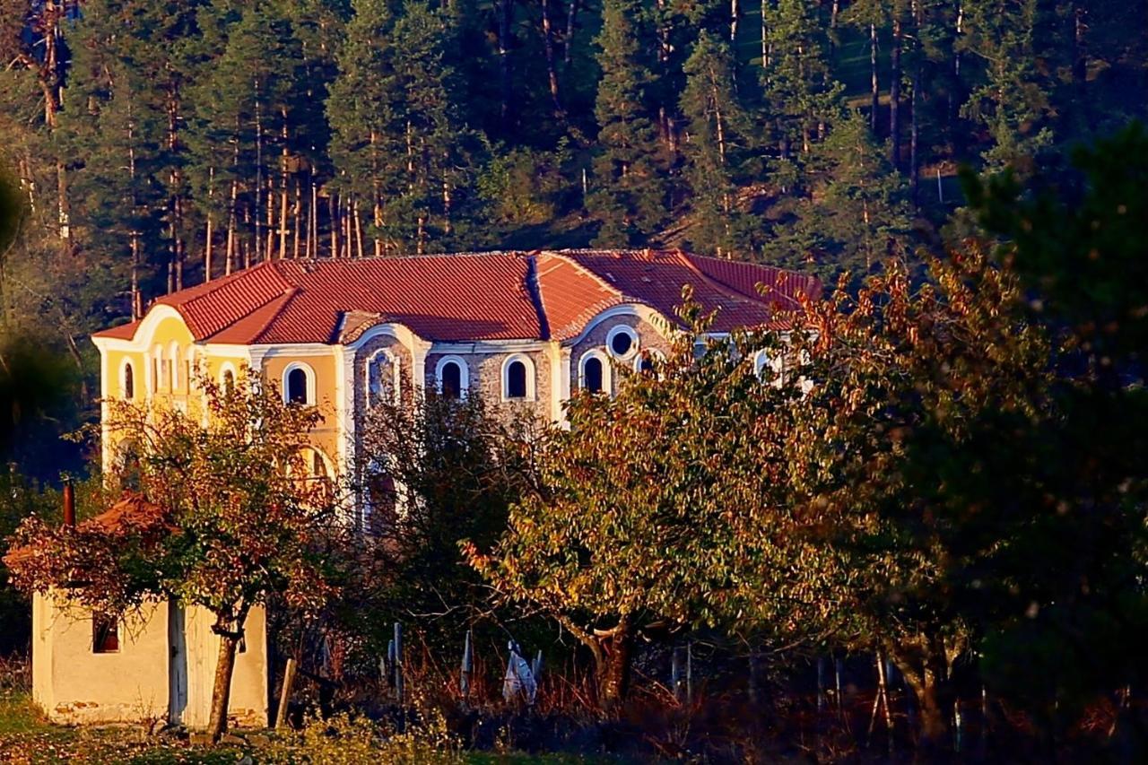 Iliikova House Hotel คาโลเฟอร์ ภายนอก รูปภาพ