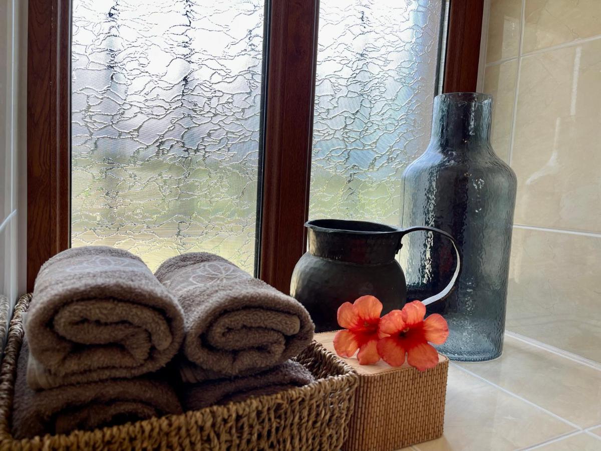 Iliikova House Hotel คาโลเฟอร์ ภายนอก รูปภาพ