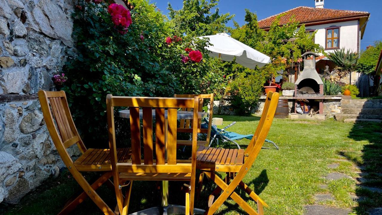 Iliikova House Hotel คาโลเฟอร์ ภายนอก รูปภาพ