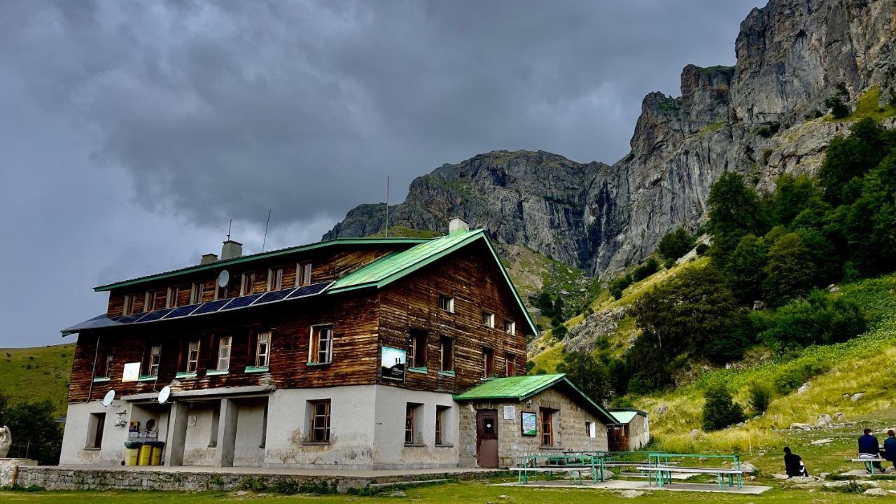 Iliikova House Hotel คาโลเฟอร์ ภายนอก รูปภาพ