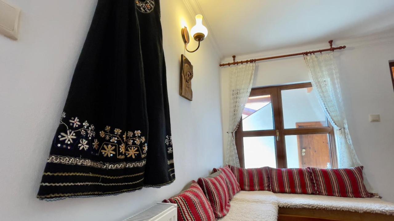 Iliikova House Hotel คาโลเฟอร์ ภายนอก รูปภาพ
