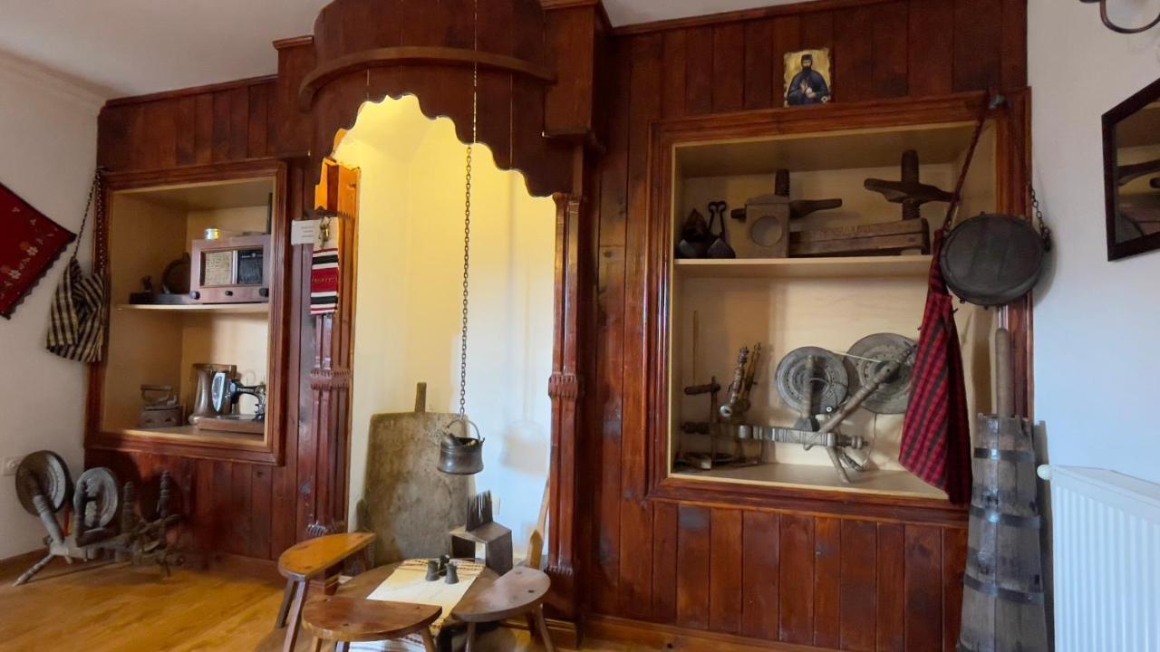 Iliikova House Hotel คาโลเฟอร์ ภายนอก รูปภาพ