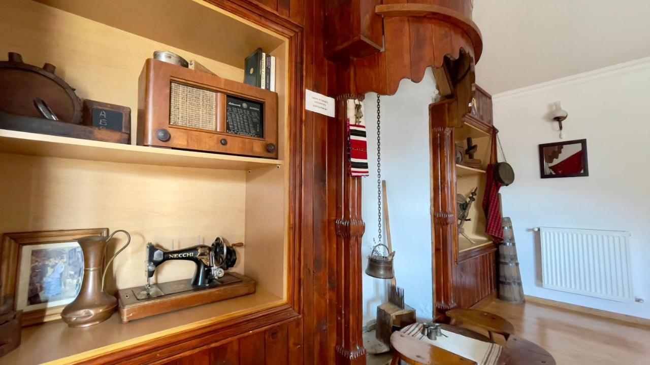 Iliikova House Hotel คาโลเฟอร์ ภายนอก รูปภาพ
