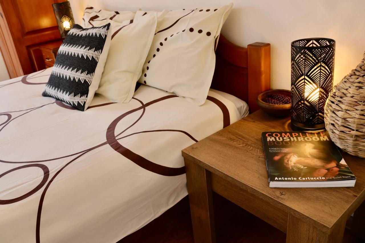 Iliikova House Hotel คาโลเฟอร์ ภายนอก รูปภาพ