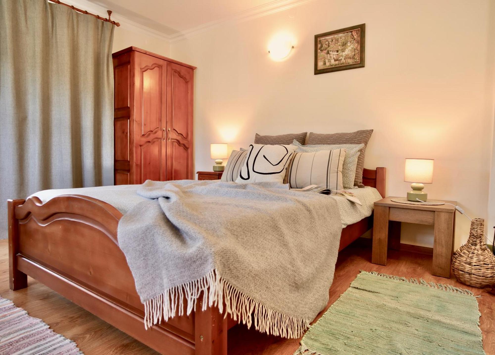 Iliikova House Hotel คาโลเฟอร์ ภายนอก รูปภาพ