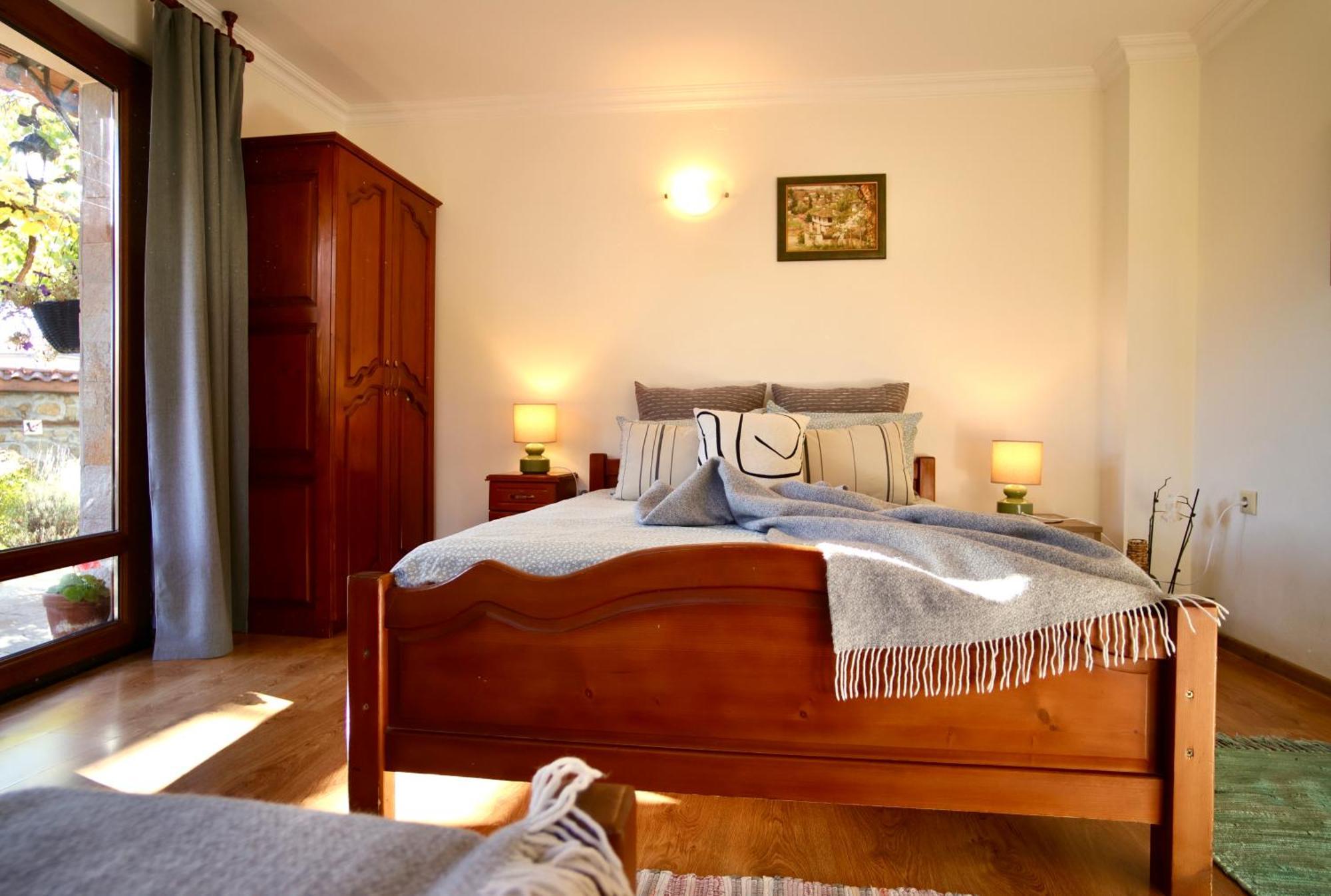 Iliikova House Hotel คาโลเฟอร์ ภายนอก รูปภาพ