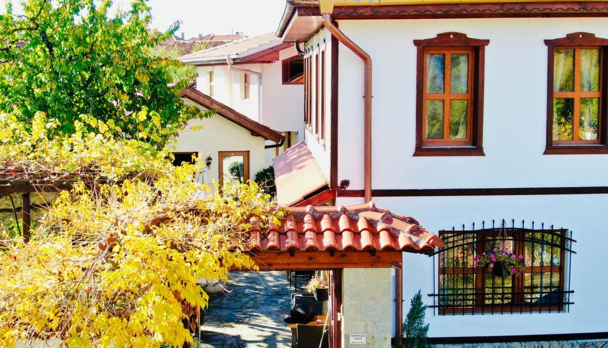 Iliikova House Hotel คาโลเฟอร์ ภายนอก รูปภาพ