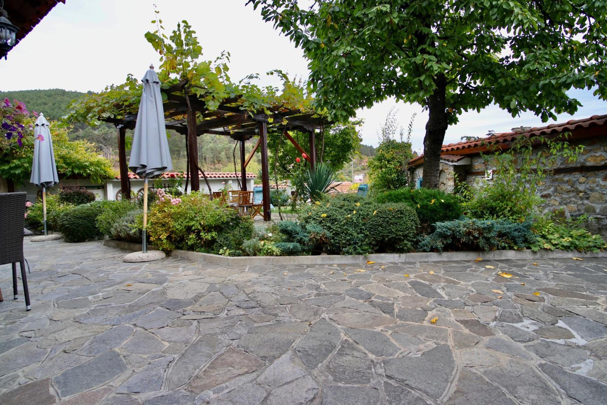 Iliikova House Hotel คาโลเฟอร์ ภายนอก รูปภาพ