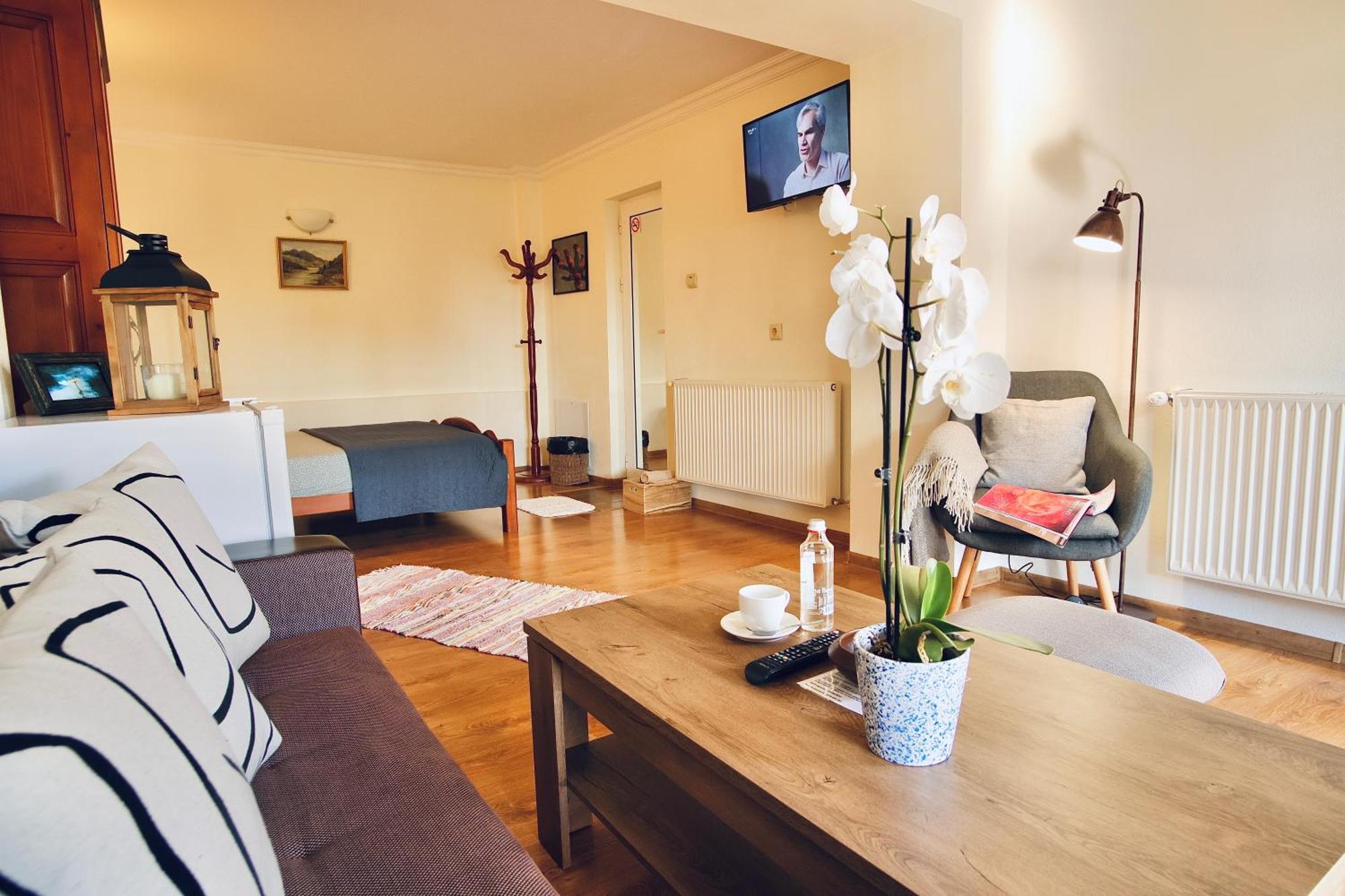 Iliikova House Hotel คาโลเฟอร์ ภายนอก รูปภาพ