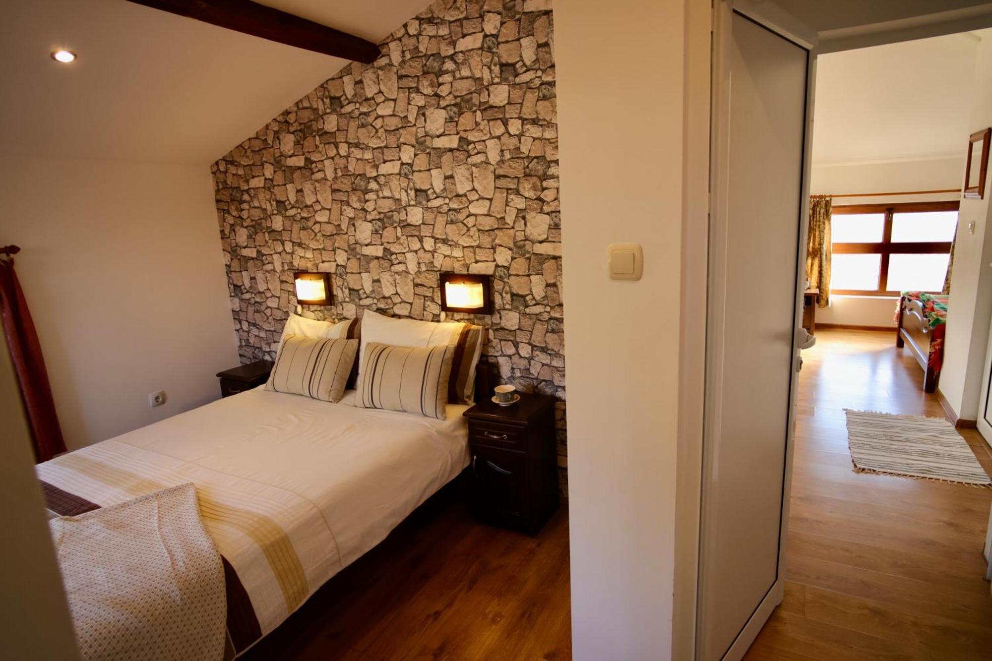 Iliikova House Hotel คาโลเฟอร์ ภายนอก รูปภาพ