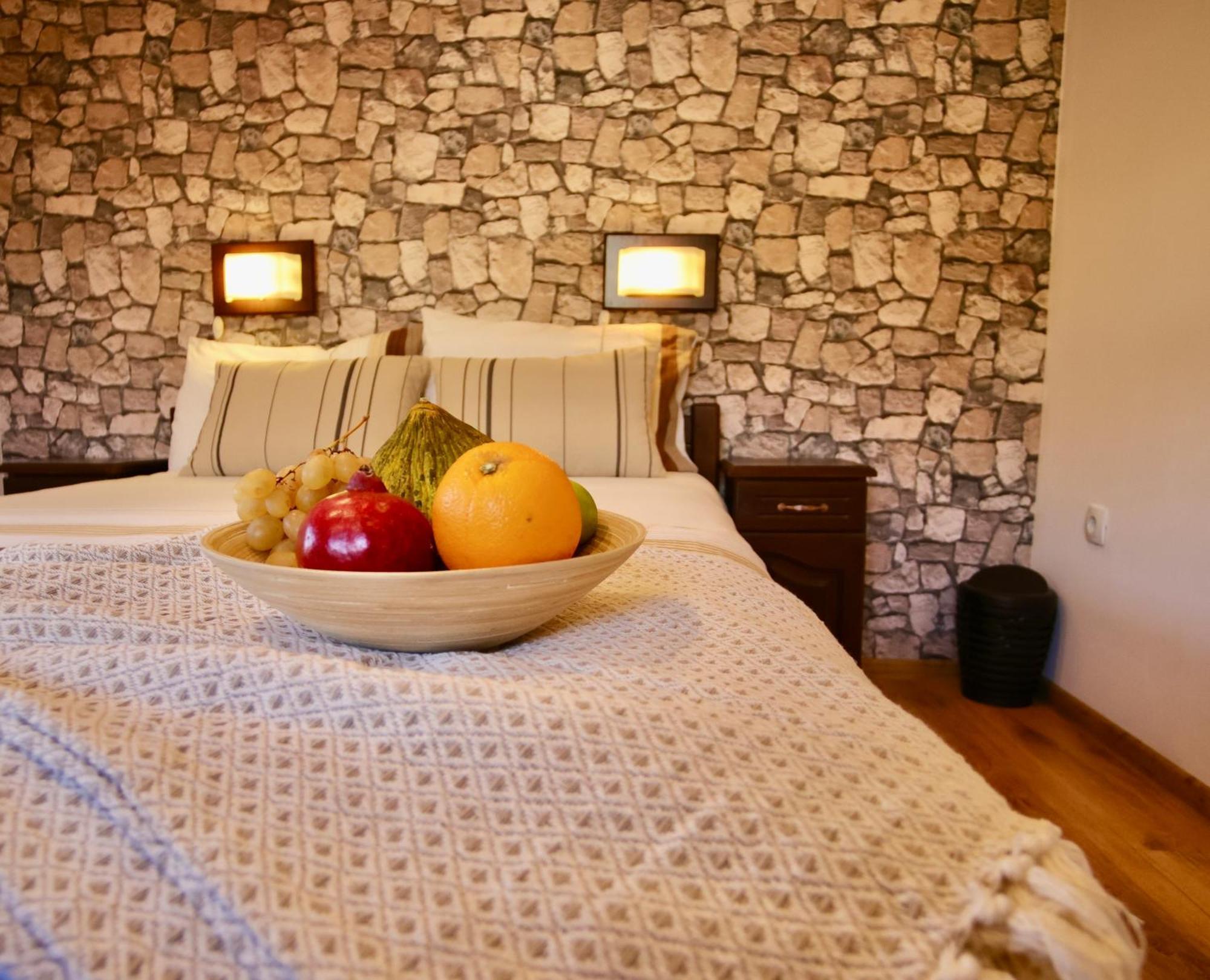 Iliikova House Hotel คาโลเฟอร์ ภายนอก รูปภาพ
