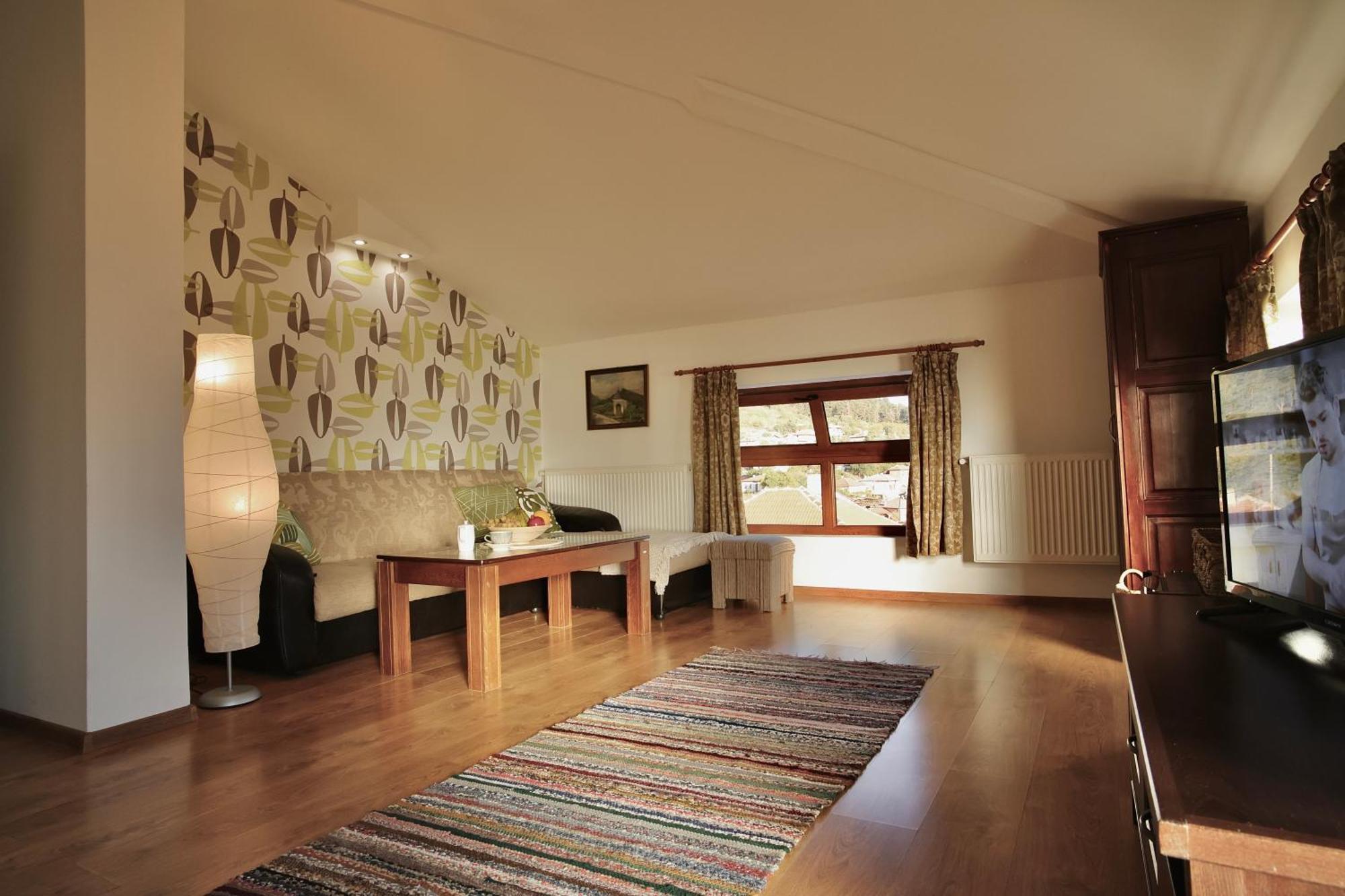 Iliikova House Hotel คาโลเฟอร์ ภายนอก รูปภาพ