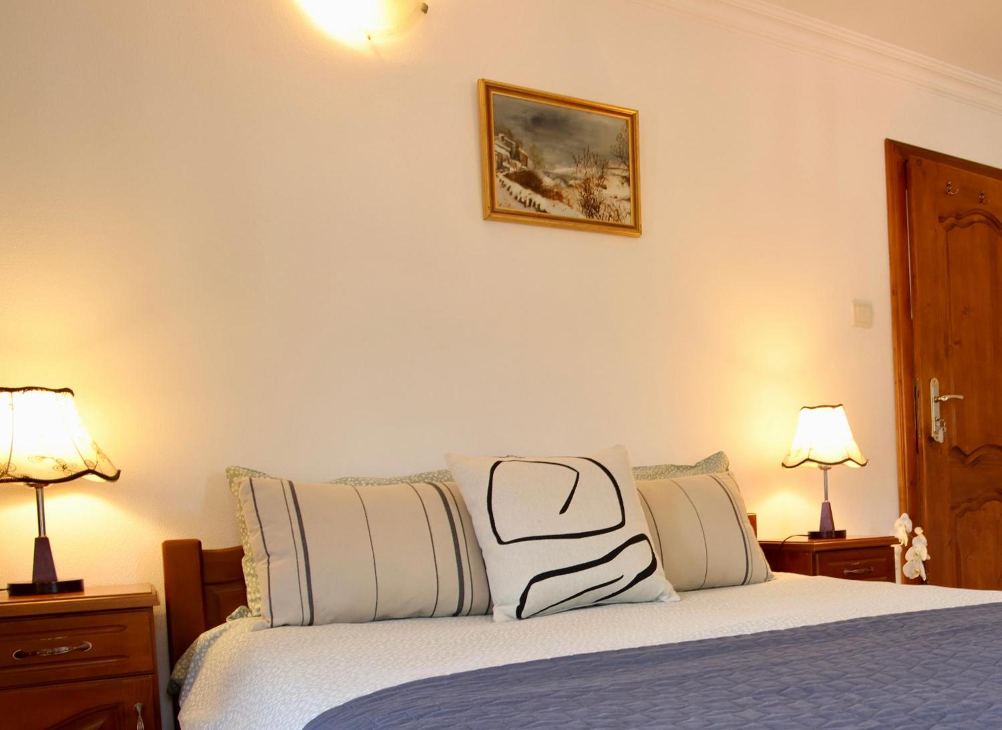Iliikova House Hotel คาโลเฟอร์ ภายนอก รูปภาพ