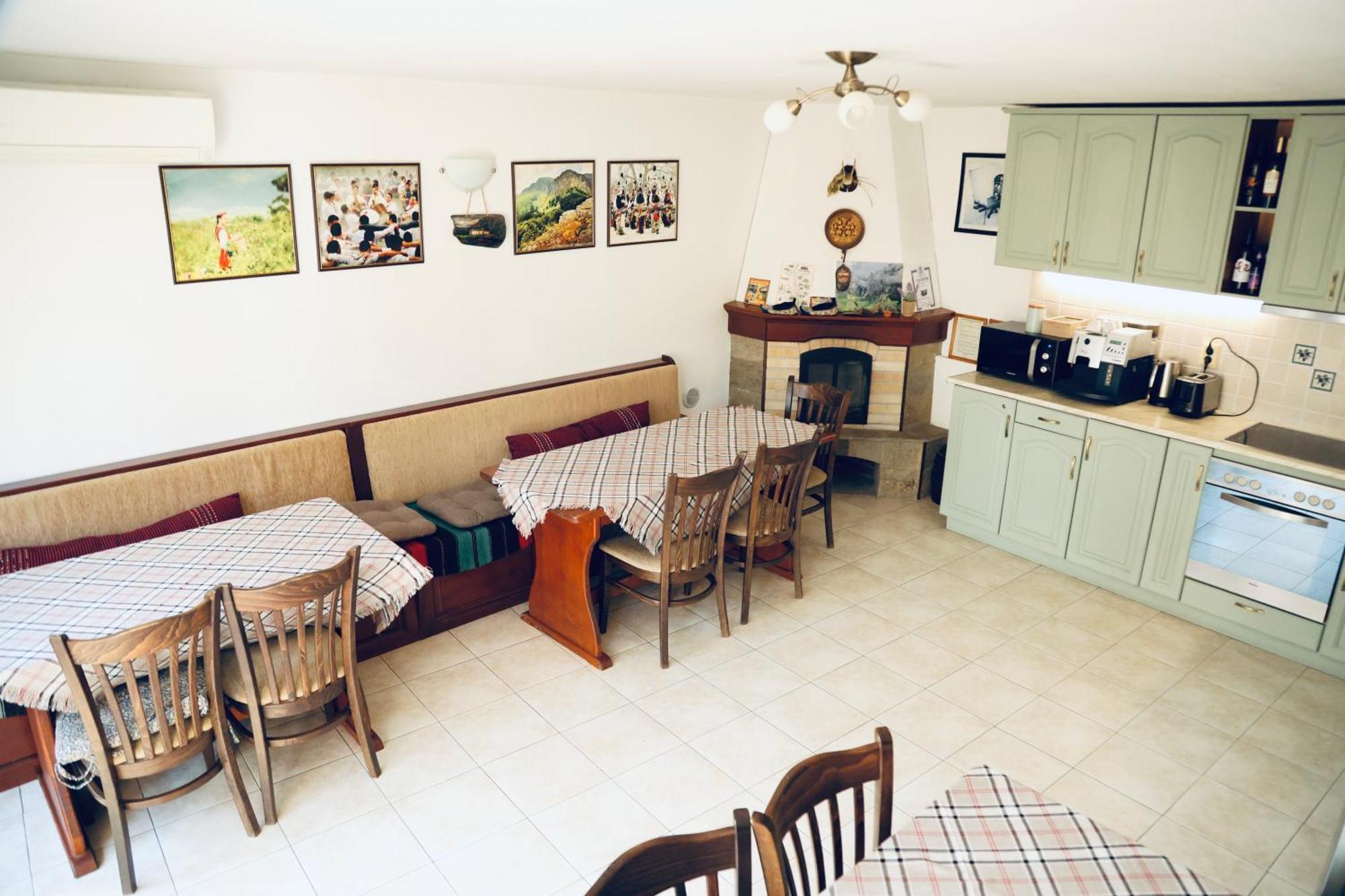 Iliikova House Hotel คาโลเฟอร์ ภายนอก รูปภาพ